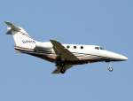 Book a Jet Raytheon 390 Premier I G-PHTO im Landeanflug auf den Flughafen Berlin-Schnefeld am 01.05.2009