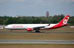 Der ehemalige LTU Ferienflieger nun im Air Berlin Farbkleid kurz nach der Landung Flughafen Berlin Tegel, es ist der Airbus A 330-322 D-AERD, 24.05.09.