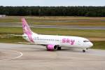 Sky Airlines B 737-4Q8 TC-SKF bei der Ankunft auf dem Flughafen Berlin-Tegel am 26.07.2009
