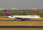 Delta Airlines, Boeing B 767-332(ER), N190DN, TXL, 11.10.2018