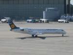 Lufthansa CityLine-Canadair CRJ900 auf dem Weg zur Runway 08R des Flughafens Berlin-Tegel