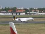 Lufthansa CityLine-Canadair CRJ900 beim Start auf der Runway 08R des Berliner Flughafen Tegel