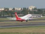 Boeing 737-700 der Air Berlin beim Start in Berlin-Tegel