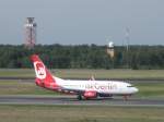 Boeing 737-700 der Air Berlin beim Start in Berlin-Tegel