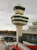 Der Tower des Flughafen  Berlin-Tegel  Otto Lilienthal  (TXL) am 29. Oktober 2020.