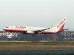 Air Berlin B 737-86J(WL) D-ABBP bei der Landung im ersten Sonnenlicht des 21.11.2009 auf dem Flughafen Berlin-Tegel