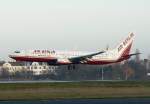 Air Berlin B 737-86J(WL)D-ABAU bei der Landung im ersten Sonnenlicht am Morgen des 21.11.2009 auf dem Flughafen Berlin-Tegel