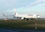 SunExpress B 737-8HX TC-SNE am Morgen des 21.11.2009 auf dem Weg zum Start in Berlin-Tegel