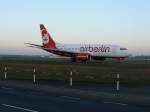 Air Berlin B 737-7Q8 D-ABBW am frhen Morgen des 05.12.2009 auf dem Flughafen Berlin-Tegel
