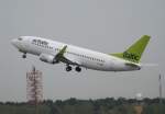 Air Baltic B 737-36Q YL-BBY beim Start in Berlin-Tegel am 24.04.2010