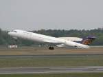 Contact Air Fokker 100 D-AFKE beim Start in Berlin-Tegel am 01.05.2010
