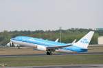 KLM B 737-7K2 PH-BGD beim Start in Berlin-Tegel am 01.05.2010