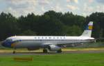 Der Airbus A321-100 der Lufthansa im retro-Design der 1950er-Jahre und der Zulassung D-AIRX rollt in Berlin-Tegel a, 19. August 2010 zur Startbahn