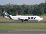 Sky Airlines B 737-4Q8 TC-SKD nach der Landung in Berlin-Tegel am 05.09.2010