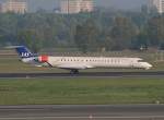 SAS Canadair Regjet CRJ900 OY-KFG nach der Landung in Berlin-Tegel am 02.10.2010
