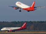 Air Berlin 320 D-ALTF ex LTU 29.12.2007 Berlin TXL beim Start auf der Rwy 26L - im Hintergrund der Air Berlin A 319 D-ABGH