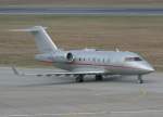 VistaJet Challenger 605 OE-INS auf dem Weg zum Start in Berlin-Tegel am 02.04.2011