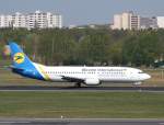 Ukraine International Airlines B 737-4C9 UR-GAV nach der Landung in Berlin-Tegel amn 21.04.2011