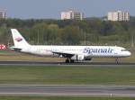 Spanair A 321-231 EC-INB nach der Landung in Berlin-Tegel am 21.04.2011