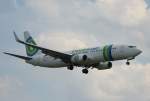 Transavia B 737-8K2 PH-HZJ kurz vor der Landung in Berlin-Tegel am 10.06.2011