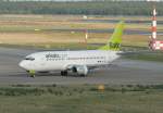 Air Baltic B 737-31S YL-BBS bei der Ankunft in Berlin-Tegel am 25.06.2011
