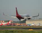 Air Berlin B 737-86J D-ABBO kurz vor der Landung in Berlin-Tegel am 16.07.2011
