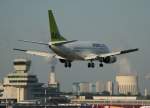Air Baltic B 737-53S YL-BBD kurz vor der Landung in Berlin-Tegel am 16.07.2011
