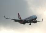 Air Berlin B 737-7K5 D-AHXB kurz vor der Landung in Berlin-Tegel am 13.08.2011