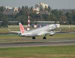 Fly Niki Embraer ERJ-190-100LR OE-IHC beim Start in Berlin-Tegel am 25.09.2011