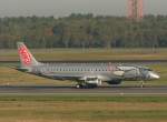 Fly Niki Embraer ERJ-190-100LR OE-IHA beim Start in Berlin-Tegel am 01.10.2011