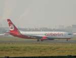 Air Berlin B 737-86J D-ABKI kurz vor dem Start in Berlin-Tegel am 29.10.2011
