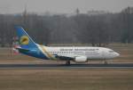 Ukraine International Airlines B 737-55D UR-GAZ nach der Landung in Berlin-Tegel am 27.01.2012