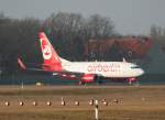 Air Berlin B 737-7K5 D-AHXD kurz vor dem Start in Berlin-Tegel am 09.03.2012