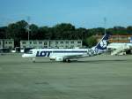 LOT Polish Airlines Embraer ERJ-175-200STD (SP-LII) auf dem Flughafen Berlin Tegel am 06.09.2012. 