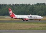 Air Berlin B 737-86J D-ABME nach der Landung in Berlin-Tegel am 03.07.2012
