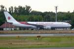 Air Algerie A 330-200 7T-VJW in Berlin TXL am 17.07.2008 - die Maschine kam als Ersatz fr den beschdigten Luftwaffen-Airbus nach Berlin - Prsident Abdelaziz Bouteflika bot als Ersatz diese Maschine an, damit die Kanzlerin noch zu Hause ihren 54.Geburtstag feiern konnte.