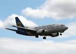 Ukraine International Airlines B 737-55D UR-GAZ bei der Landung in Berlin-Tegel am 21.07.2012