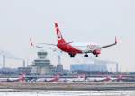 Air Berlin B 737-86J D-ABMG bei der Landung in Berlin-Tegel am 01.04.2013