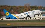 Ukraine International Airlines B 737-36N UR-GAN beim Start in Berlin-Tegel am 19.10.2013