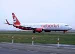 Air Berlin B 737-86Q D-ABBJ auf dem Weg zum Start in Berlin-Tegel am 24.11.2013