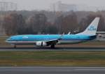 KLM B 737-8K2 PH-BGC nach der Landung in Berlin-Tegel am 24.11.2013