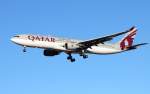 Qatar Airways A 330-302 A7-AEC bei der Landung in Berlin-Tegel am 11.02.2014