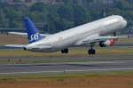 OY-KBE SAS Scandinavian Airlines Airbus A321-232  am 26.06.2014 in Tegel gestartet