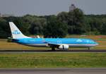 KLM B 737-8K2 PH-BXE nach der Landung in Berlin-Tegel am 11.07.2014
