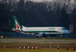 Alitalia CityLiner ERJ-175-200LR EI-RDK kurz vor dem Start in berlin-Tegel am 18.01.2015