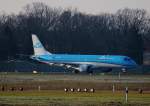 KLM-Cityhopper ERJ-190-100STD PH-EXD kurz vor dem Start in Berlin-Tegel am 18.01.2015