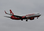 Air Berlin B 737-86J D-ABKK bei der Landung in Berlin-Tegel am 19.12.2015