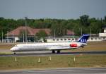 Die MD-82 der SAS SE-DIL ist gerade in Berlin-Tegel gelandet, 09.05.09.