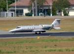 Relativ neues kleines Unternehmen aus Salzburg/sterreich, die Fluggesellschaft Vistajet mit einem Learjet 60 XR OE-GVJ landet gerade Flughafen Berlin-Tegel, 09.05.09.