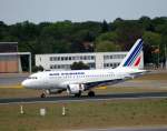 Die Air France mit dem Miniairbus A 318-111 F-GUGQ ist gerade in Berlin Tegel gelandet, 09.05.09.